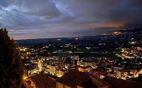 Relais Il Monaco Bed And Breakfast 2*